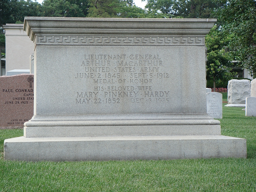Washington DC [2009 July 02] 043.JPG - Scenes from Arlington National Cemetery.